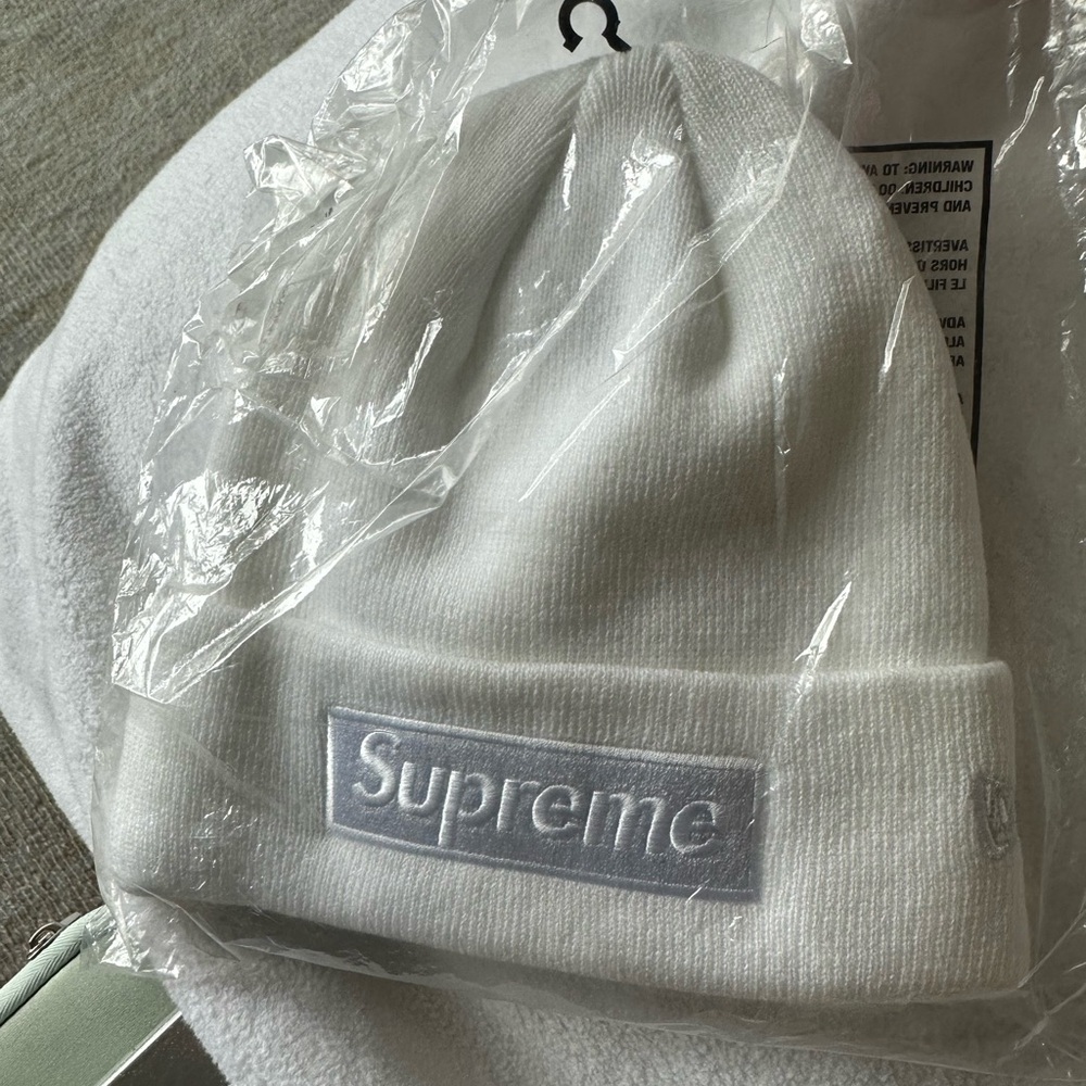 Supreme Box Logo White Knit Beanie